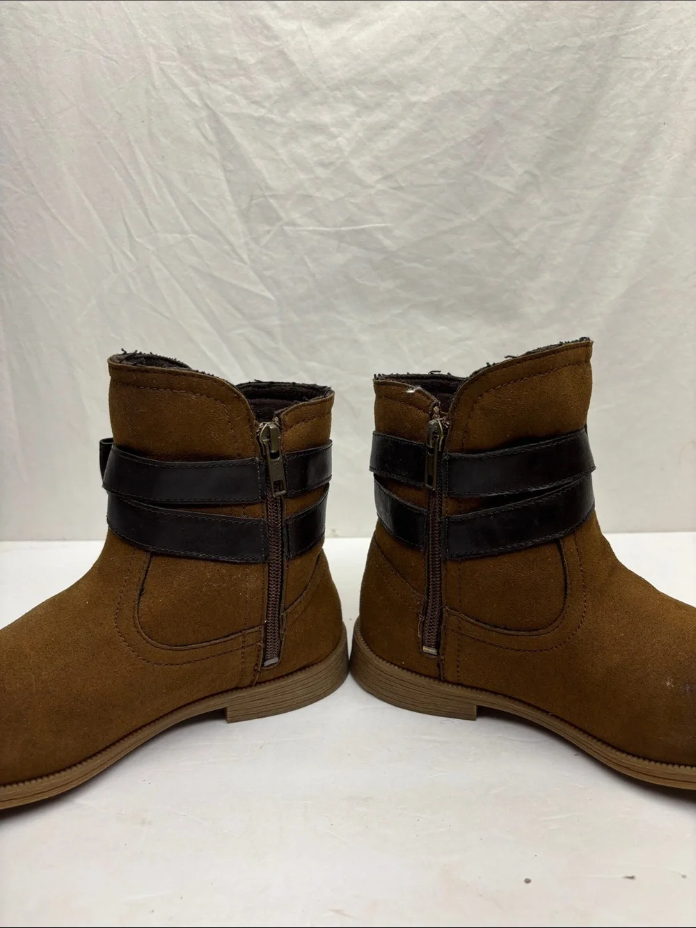 UGG now boots for big girl SZ 4, box 15